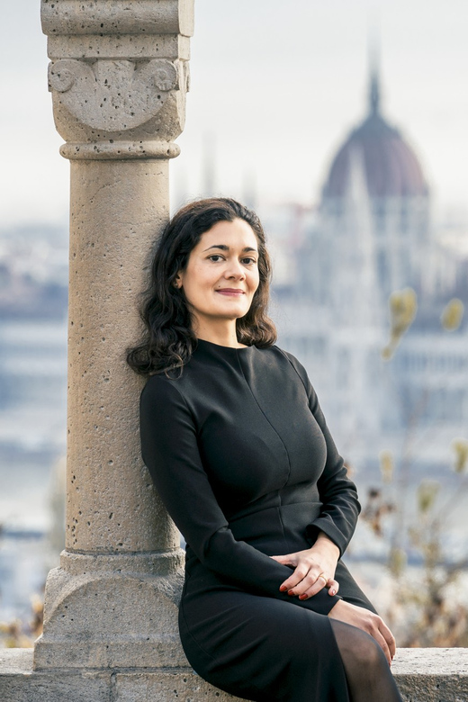 Buda Castle: Group photoshoot with a local guide - Cancellation and booking flexibility