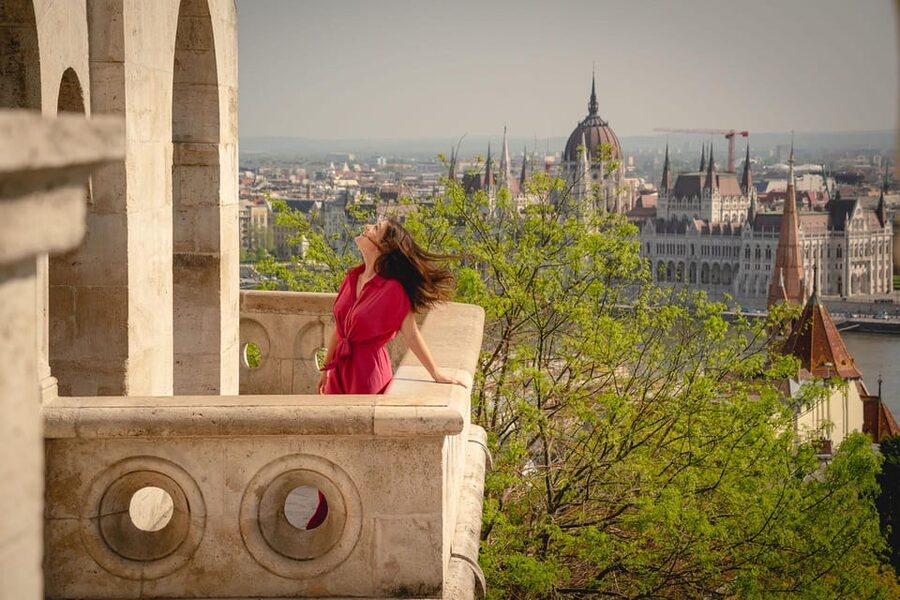 Budapest: Fast Private Photoshoot at Fisherman's Bastion - What the 40-minute session feels like