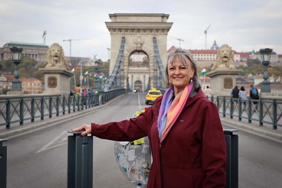 Budapest Guided Tour with Photoshoot - Small Tour (2hrs) - Key points at a glance