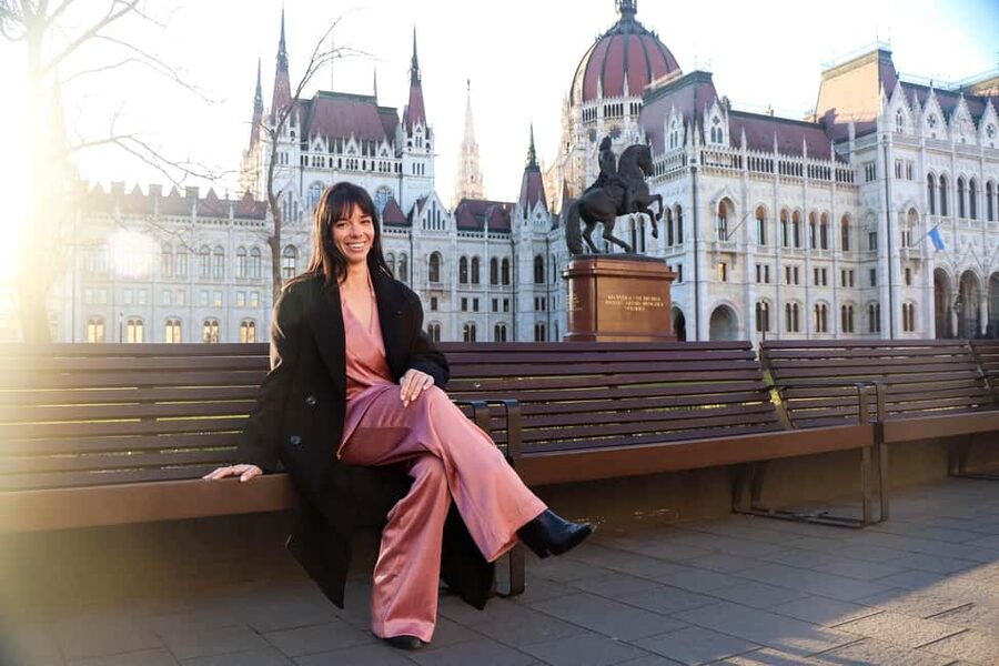 Budapest Guided Tour with Photoshoot - Small Tour (2hrs) - Vigadó Concert Hall and the first photo stop