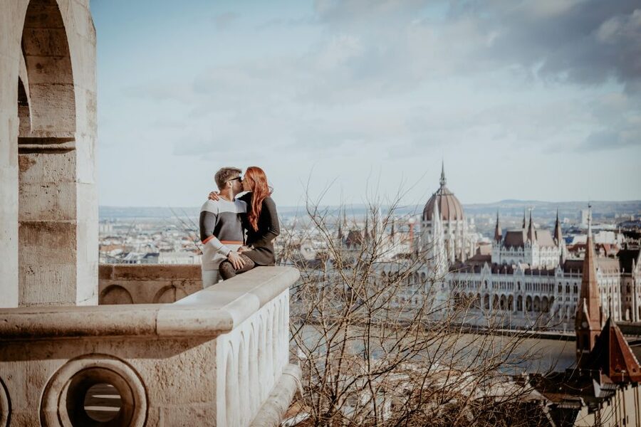 Budapest: Proposal Photos at enchanting Fisherman's Bastion - How the 60-minute photo session unfolds