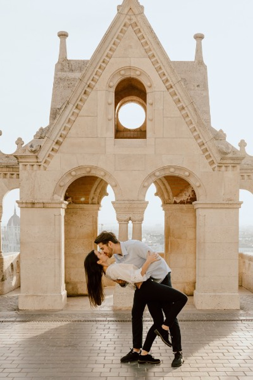 Budapest: romantic photoshoot at Buda's iconic sightseeings - Why Buda Hill is such a good photo setting
