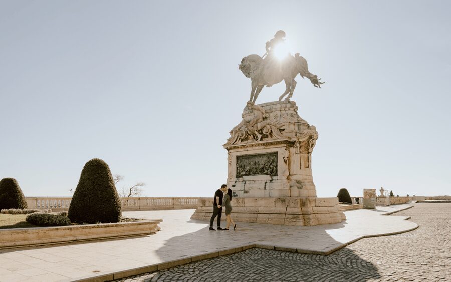 Budapest: romantic photoshoot at Buda's iconic sightseeings - From formal stonework to candid moments