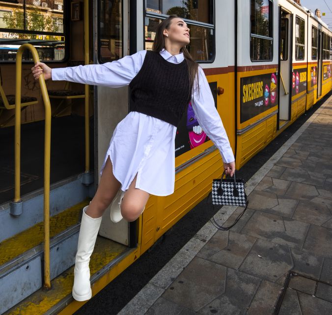 Budapest: Walking Tour and Photoshoot with Digital Photos - Who should book this experience