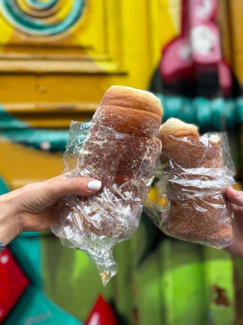 Budapest: Walking Tour with Chimney Cake & Polaroid Photos - Dohány Street Synagogue and Budapest’s difficult past