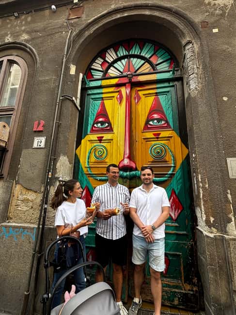 Budapest: Walking Tour with Chimney Cake & Polaroid Photos - What the small group changes