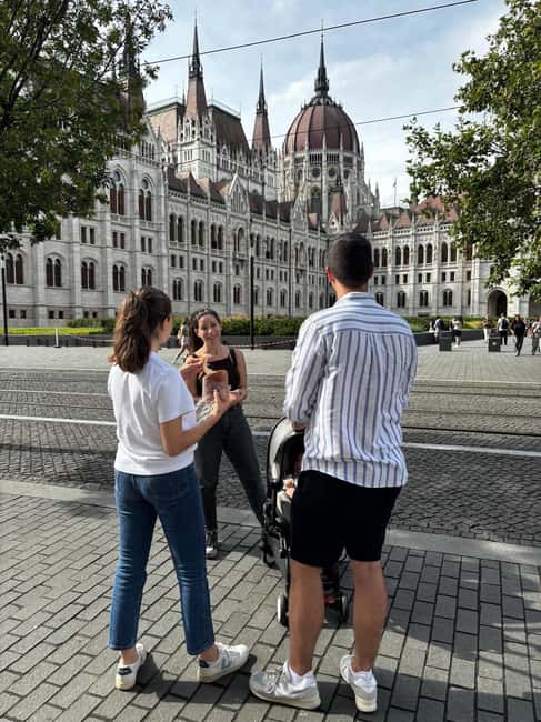 Budapest: Walking Tour with Chimney Cake & Polaroid Photos - Starting at Szimpla Kert with chimney cake
