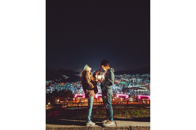 Busan: Night Small Group Photo Tour (Max 7) - Small group atmosphere and posing help
