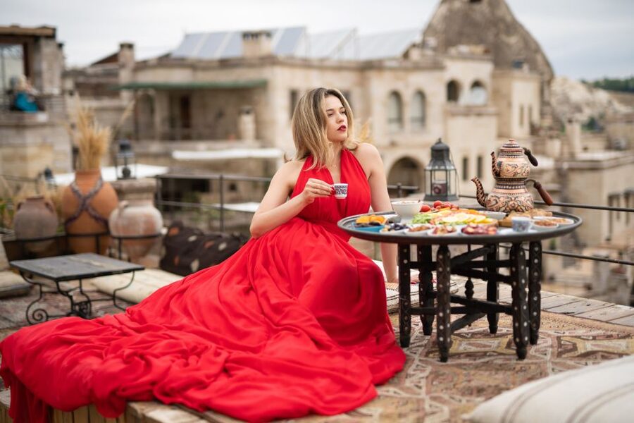 Cappadocia: Photo Shooting Tour - Red Valley’s cave for close-up portraits