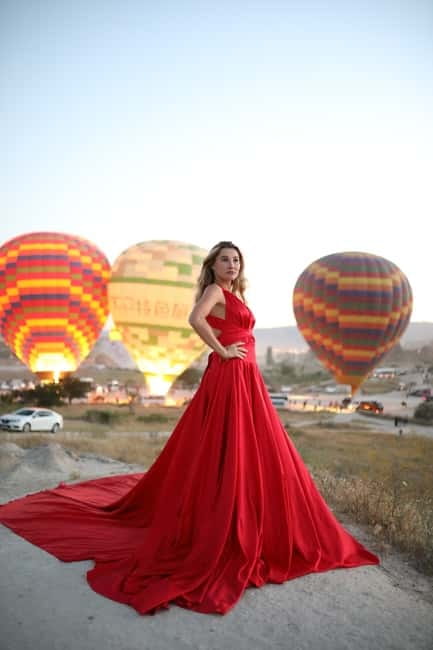 Cappadocia: Photoshooting with Flying Dresses - Rose Valley and the hot-air-balloon backdrop