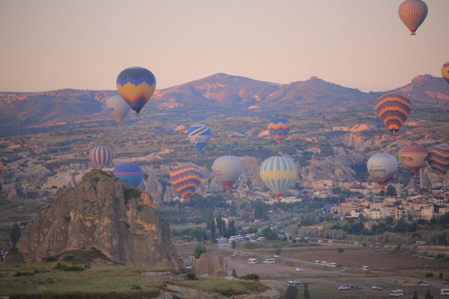 Cappadocia Sunrise Photo Shoot - Choose the classic car and flying dress carefully