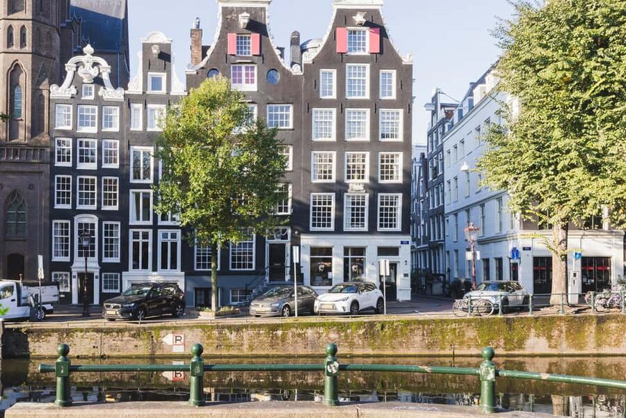 Capture Iconic Amsterdam: Photo Walk with a Pro Photographer - Why This Amsterdam Photo Walk Deserves a Closer Look