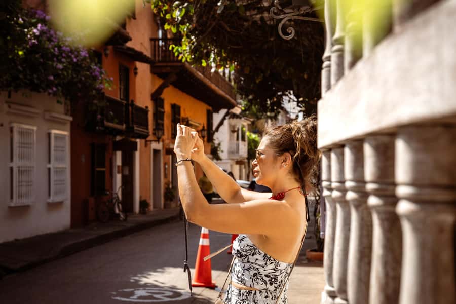 Cartagena Instagram Mobile Workshop: Scenic and Trendy Shots - Making the most of the small group