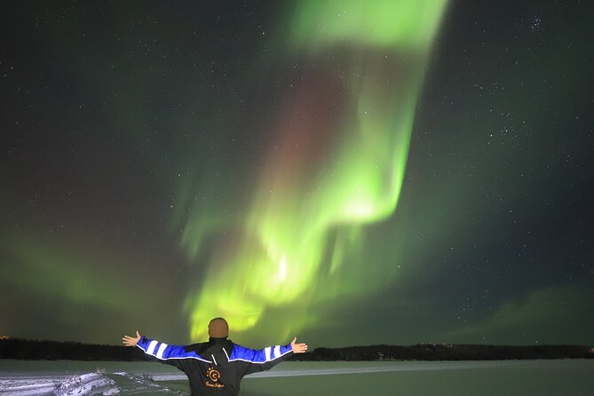 Chasing Aurora with Photographer - Small Group - Photography without wrestling your phone