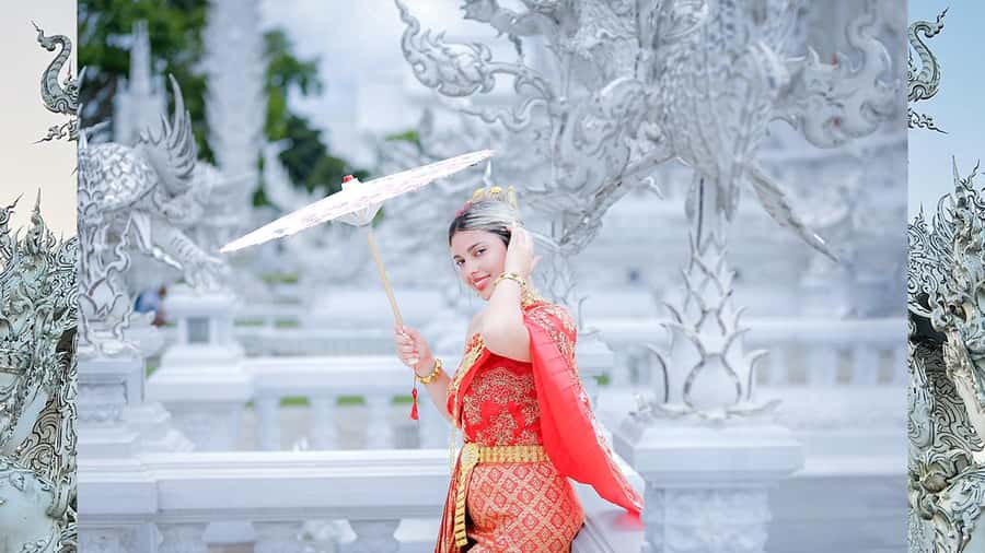 Chiang Rai:Photos of traditional Thai costumes,White Temple - What is included, and what costs extra