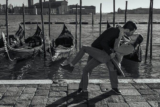 Cinematic Photoshoot in Venice: Capture Venice Hidden Gems - Timing, light, and communication matter