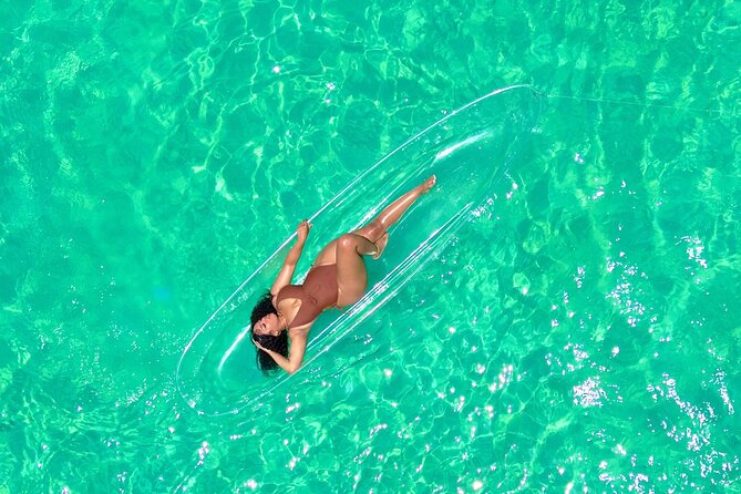 Clear kayak photoshoot Nassau Bahamas. - Arriving at Junkanoo Beach on West Bay Street