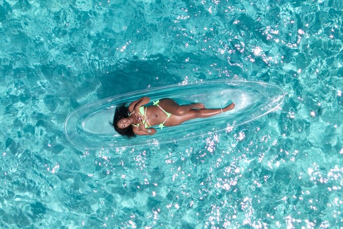 Clear Kayaks Drone Photoshoot in Nassau,Bahamas. - The first minutes: check-in, introductions, and getting comfortable