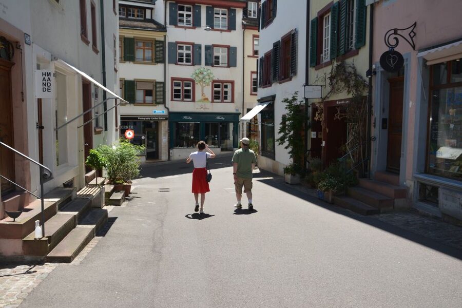 Customizable walking tour with local photographer - The cathedral and the famous sights