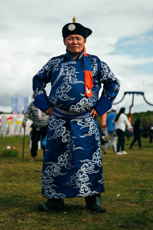 Day tour with Traditional clothes and photographer - Turtle Rock, a natural landmark with a clear shape