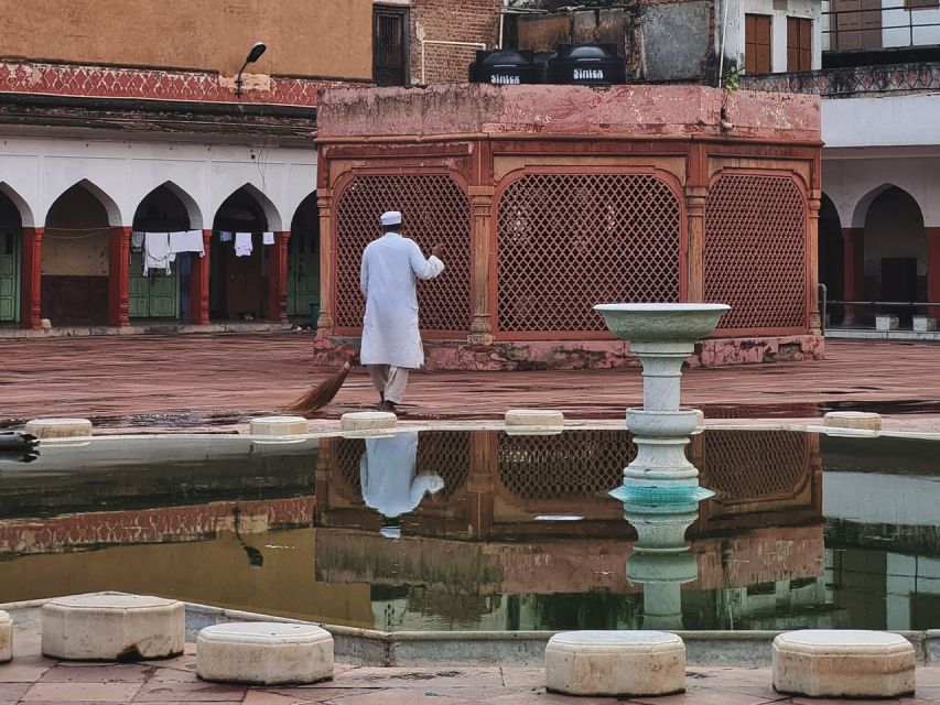 Delhi Like a Local: Food & Photography Full Day Tour - Starting at Lal Qila and entering Old Delhi
