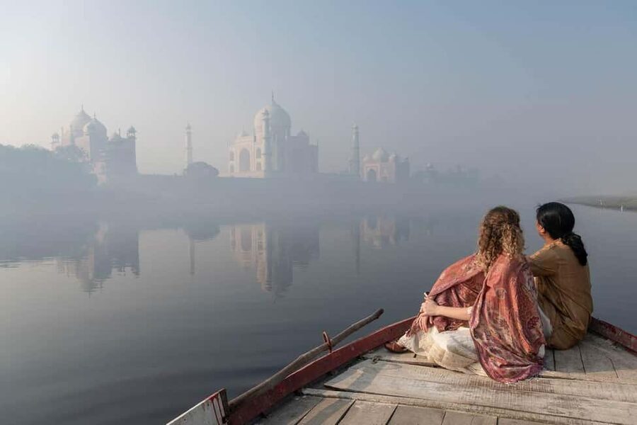 Delhi: Photography Taj Mahal Tour with Boat Ride & Transfers - Key points at a glance