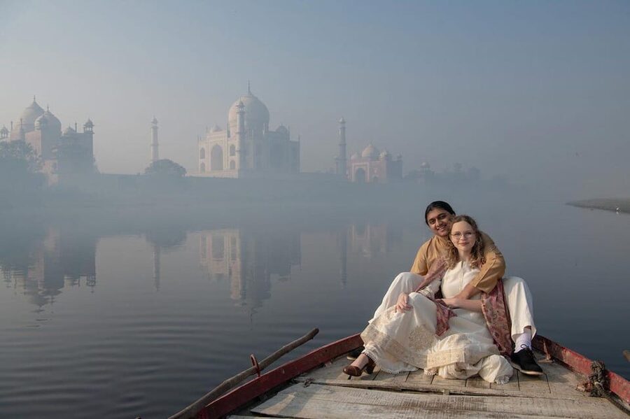 Delhi: Photography Taj Mahal Tour with Boat Ride & Transfers - Mughlai lunch at a five-star hotel