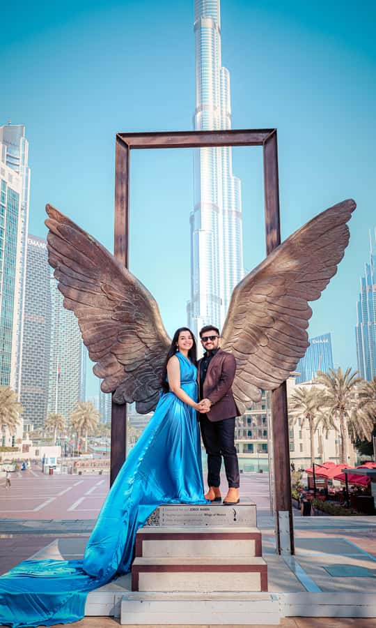 Dubai: Iconic Burj Khalifa Pre-Wedding Photoshoot - Dubai Mall Park Bridge for city views