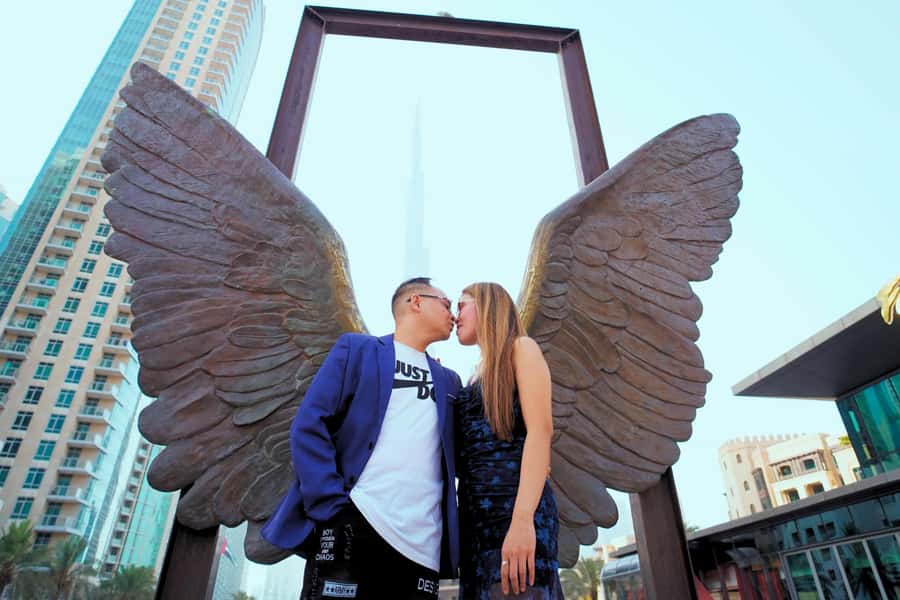 Dubai: Iconic Burj Khalifa Pre-Wedding Photoshoot - How the photographer shapes the experience