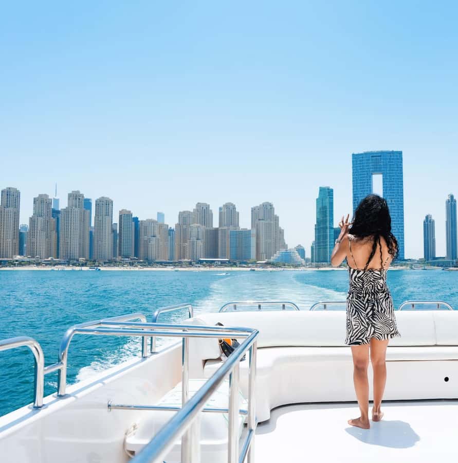 Dubai: Instagrammable Yacht Tour with Drinks & Ain/JBR Views - Key points to know before booking