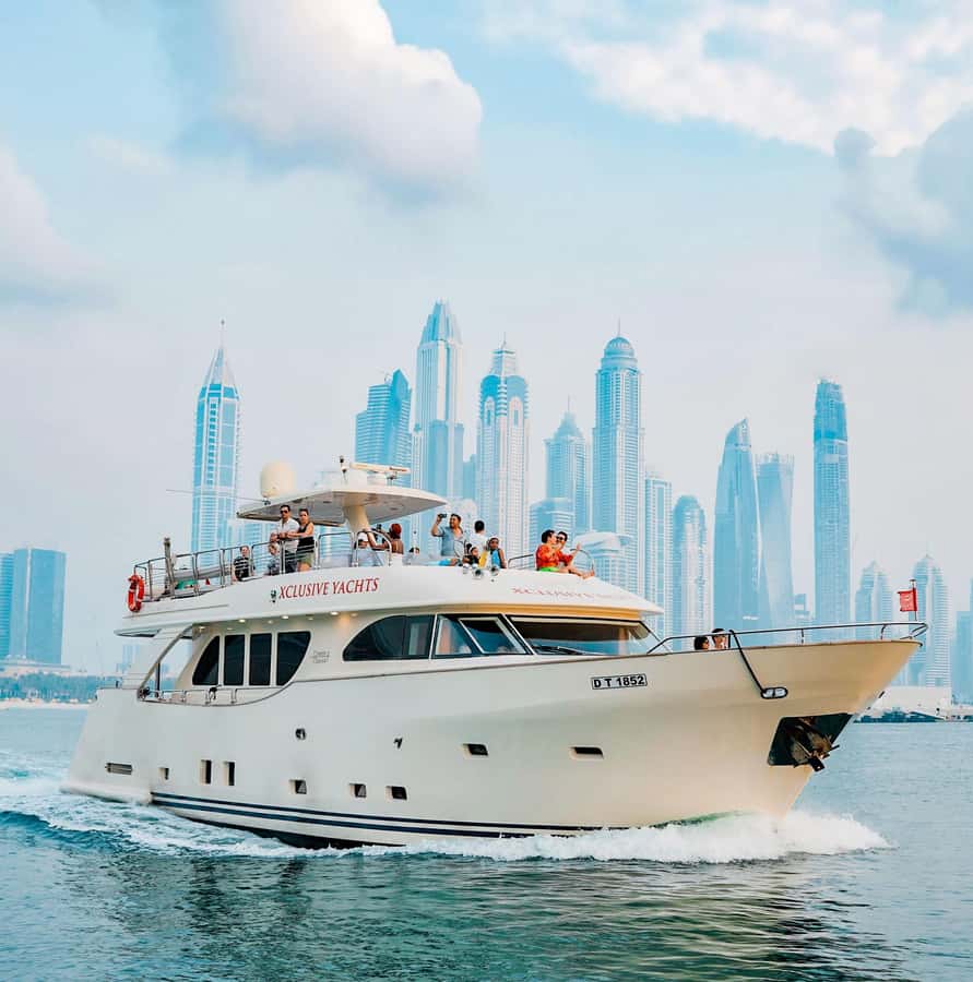 Dubai: Instagrammable Yacht Tour with Drinks & Ain/JBR Views - What the 60-minute route gives you