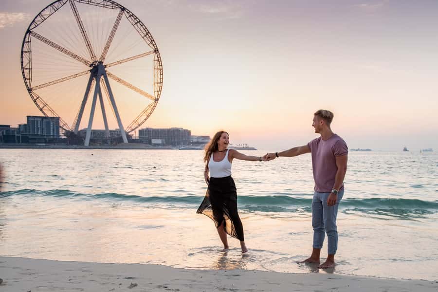 Dubai Photo Shoot with a Personal Travel Photographer - Meeting your photographer at a custom location