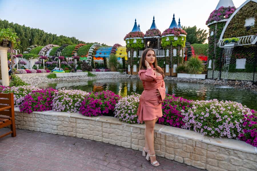Dubai: Private Photoshoot with Hotel Pickup and Drop-off - Starting with hotel pickup in Dubai