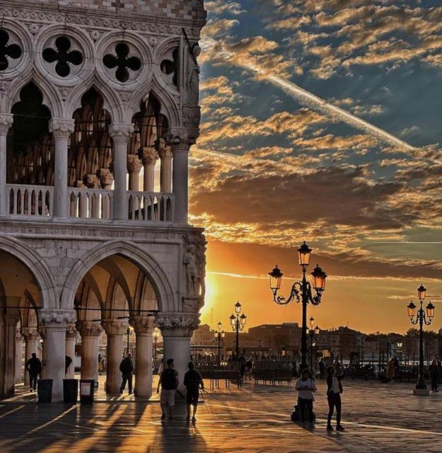 Early Morning Photo Tour and Breakfast in a Luxury Location - Breakfast at Florian after the walk