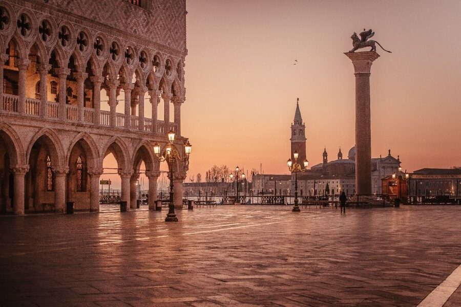 Early Morning Photo Tour and Breakfast in a Luxury Location - Walking Venice with Mauro and Sara