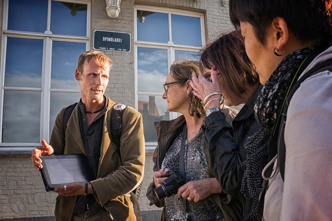 "Edges of Brugge" Photo Tour - 2hr open city tour & workshop - Why the small group matters