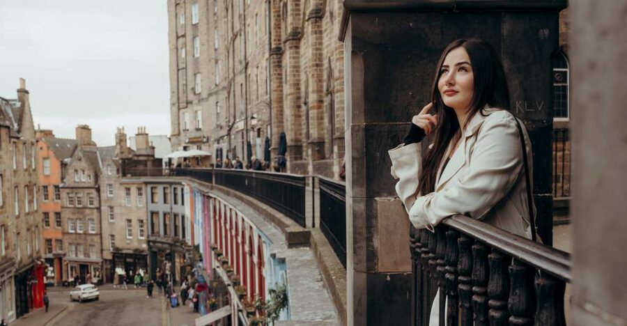 Edinburgh: Photo Shoot with a Private Vacation Photographer - Why candid photography works well in Edinburgh