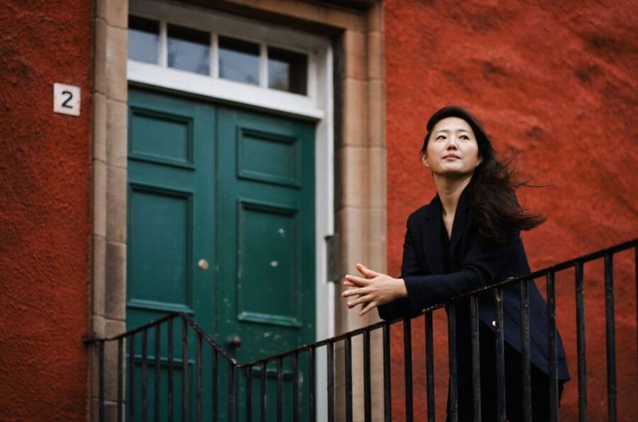 Edinburgh: Photo Shoot with a Private Vacation Photographer - Local photographers Ariadna and Vasileios