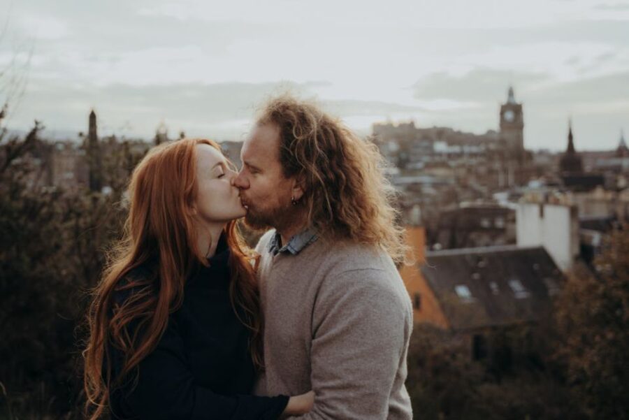 Edinburgh: Photo Shoot with a Private Vacation Photographer - What happens during the one to three hours