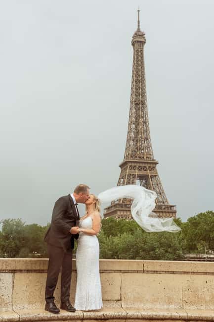 Eiffel Tower privat Photoshoot - What to bring and what to avoid