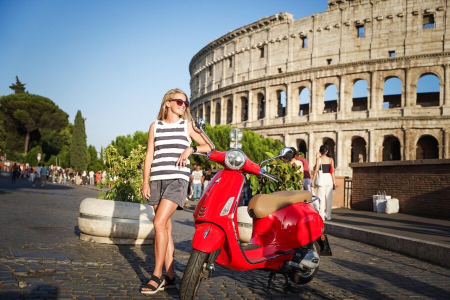 Explore city on Vespa with Professional Photographer - What the photographer adds to the ride
