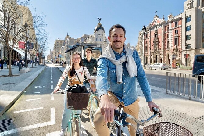 Explore Madrid by bike taking photos with Benja - Six reasons this Madrid bike tour works