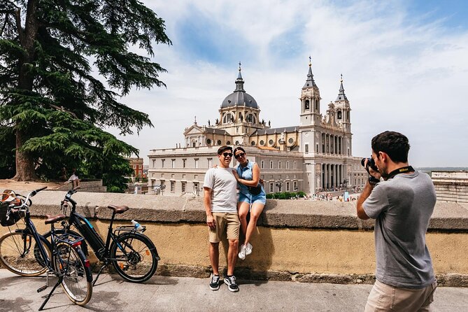 Explore Madrid by bike taking photos with Benja - Palacio de Cristal and the Prado area