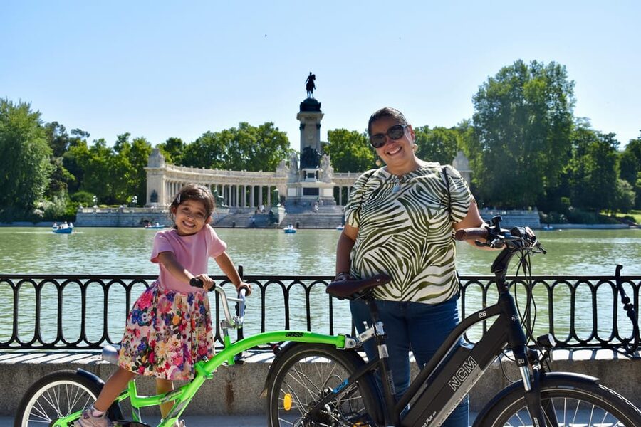 Explore Madrid by bike taking photos with Benja - What the photography is really worth
