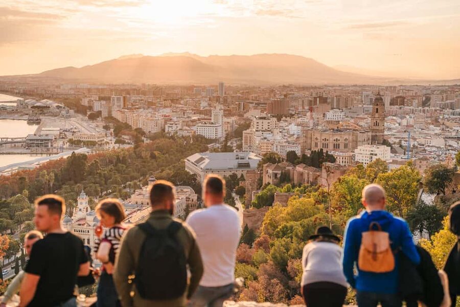 Express Tuk-Tuk Tour in Malaga: Gibralfaro Viewpoint and Photography - A separate photo stop, not just a passing glance