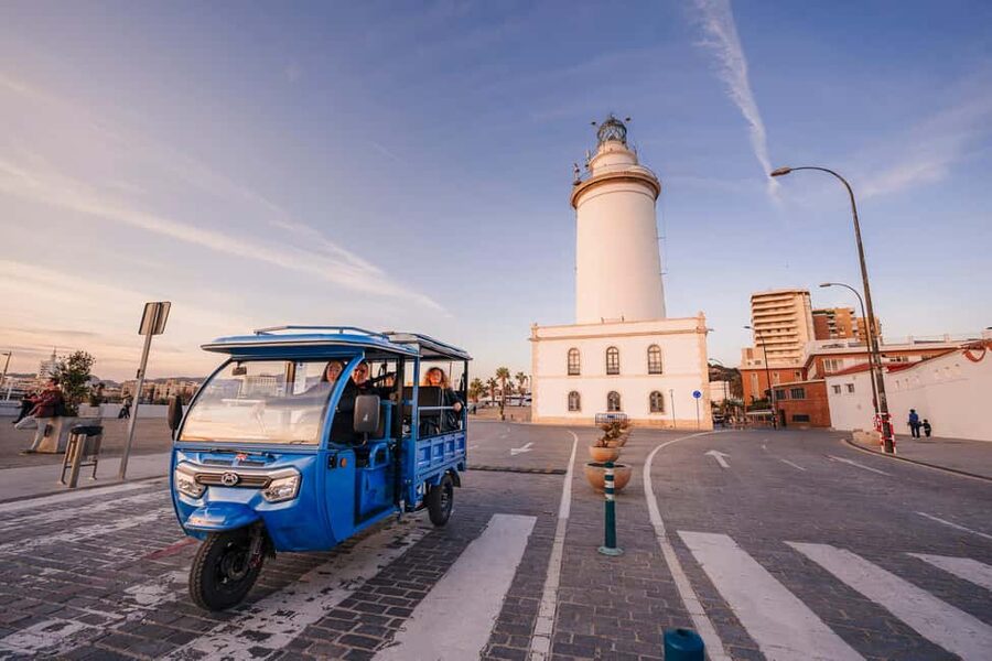Express Tuk-Tuk Tour in Malaga: Gibralfaro Viewpoint and Photography - Ten minutes of views at Mirador de Gibralfaro