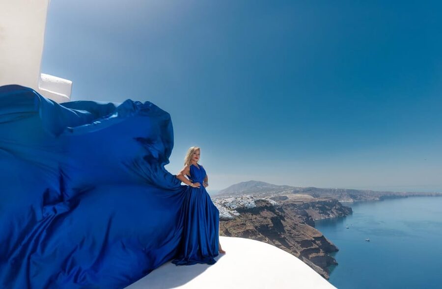 Flying dress Photoshoot in Santorini with Hotel Pickup - Timing, itinerary, and what to clarify