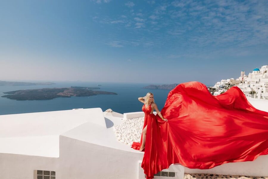 Flying dress Photoshoot in Santorini with Hotel Pickup - Who should book this experience?