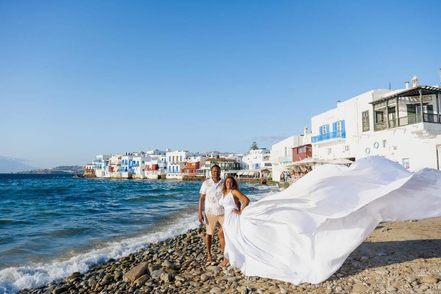 Flying Dress Photoshooting Mykonos - Posing with Joanna and the photography team