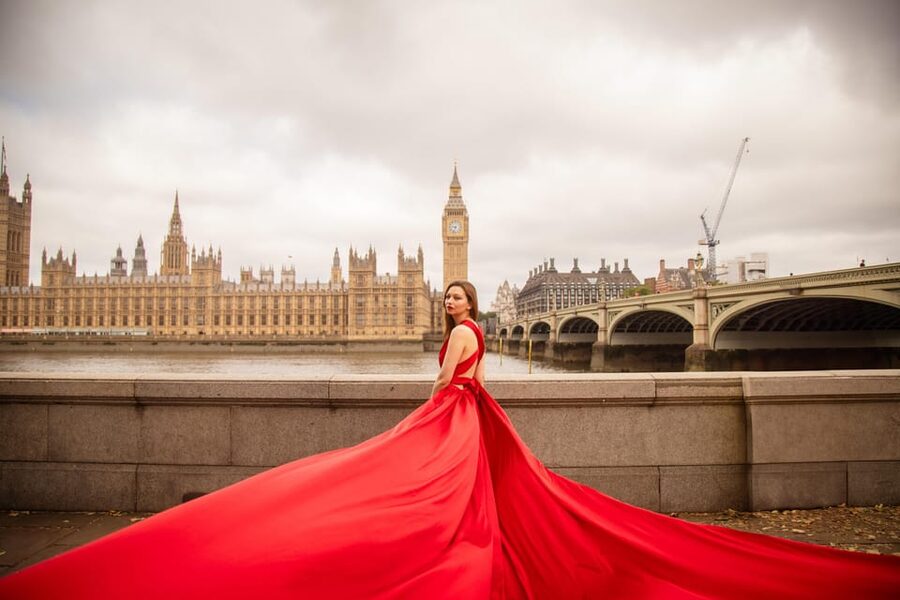 Flying dress professional photoshoot with pro photographer - Is $283 per person fair?